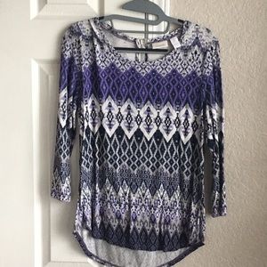 Chico 3/4 sleeve shirt tail top.